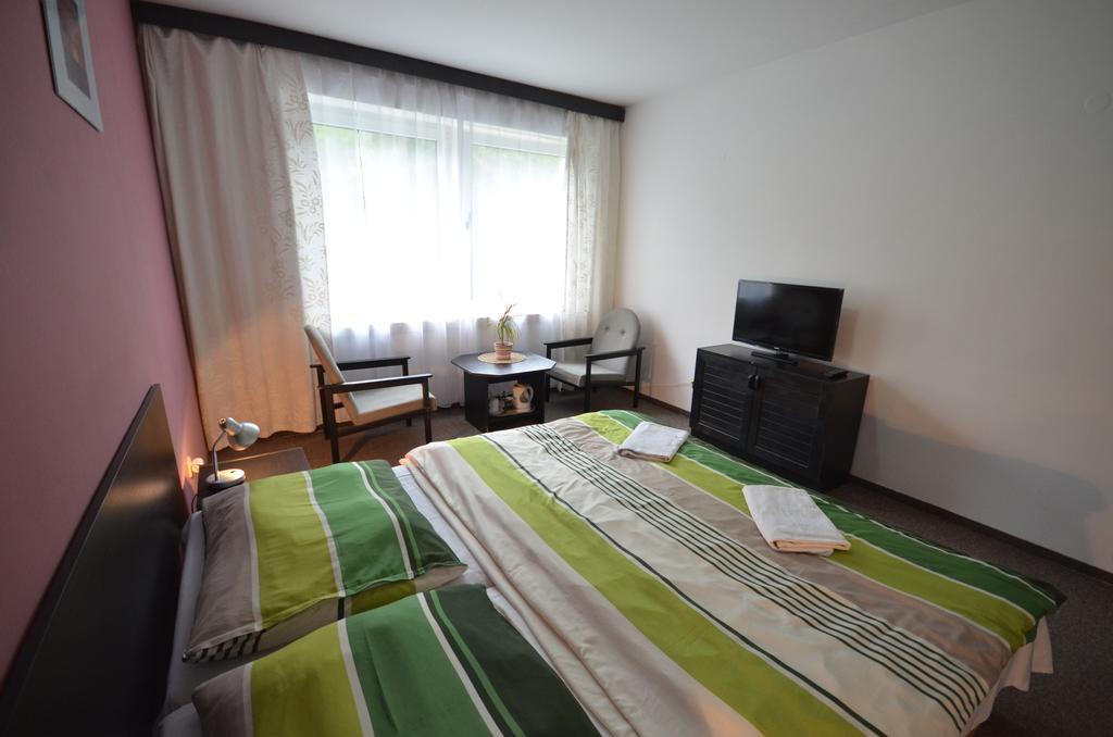 On Air Hotel Ostopovice Buitenkant foto