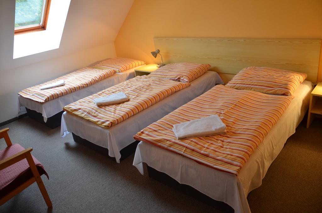 On Air Hotel Ostopovice Buitenkant foto